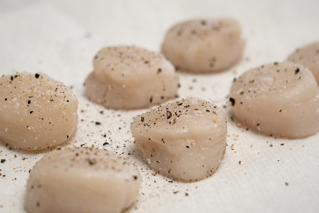 salt and pepper scallops, ready to cook scallops