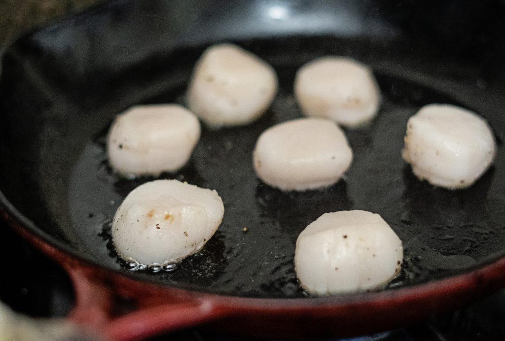 cooking scallops in cast iron pan